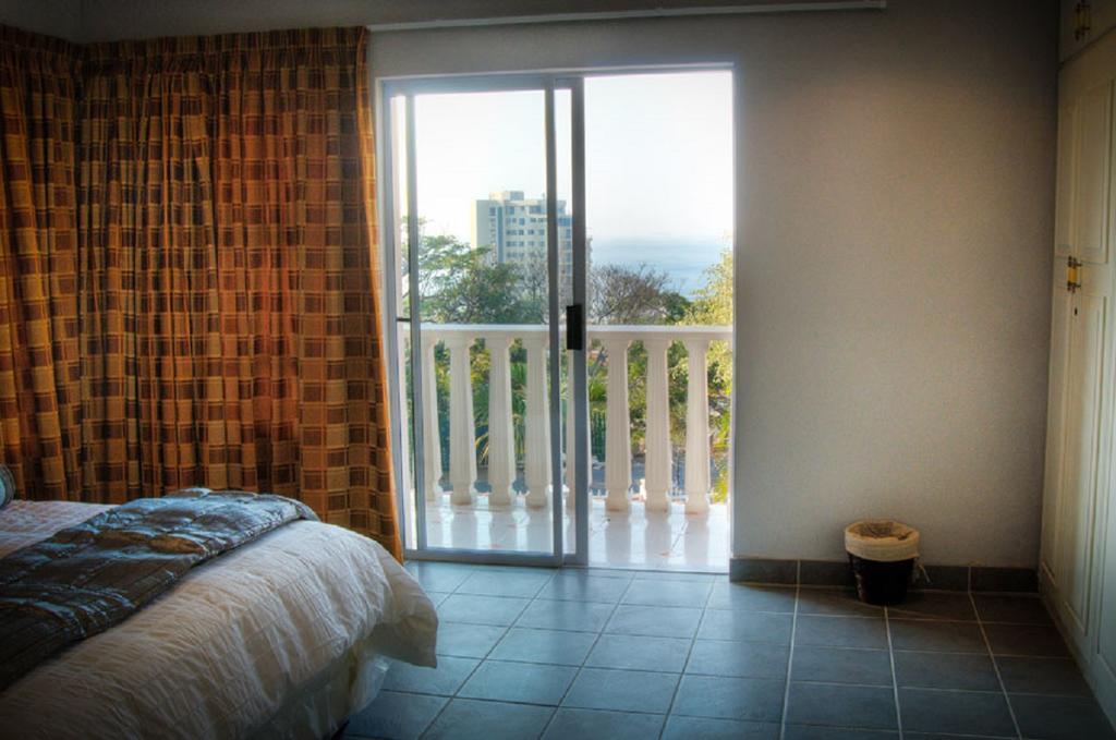 Rostalyn Guesthouse Umhlanga Rocks Extérieur photo